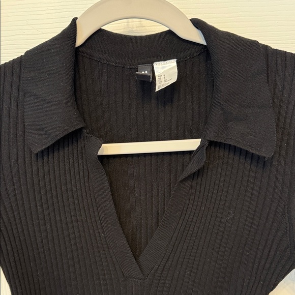 Black Ribbed Collared V-Neck crop Sweater - Picture 2 of 3
